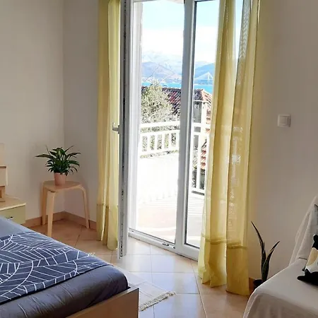 Studio Apartment Green Olive Διαμέρισμα *